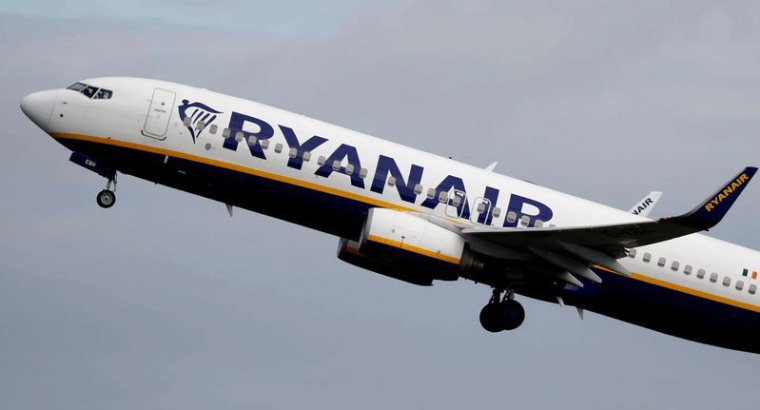 LES PILOTES BRITANNIQUES DE RYANAIR ACCEPTENT DES RÉDUCTIONS DE SALAIRE AFIN DE LIMITER LES PERTES D'EMPLOIS