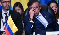 Le président colombien Gustavo Petro le 21 mars 2026 à Bogota ( AFP / Raul ARBOLEDA )