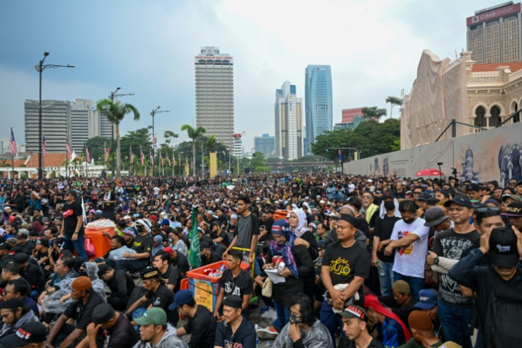 Manifestation contre l'augmentation du coût de la vie et le manque de réformes imputés au gouvernement du Premier ministre malaisie Anwar Ibrahim, le 26 juillet  à Kuala Lumpur ( AFP / Mohd RASFAN )