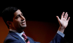 PHOTO D'ARCHIVES : L'ancien gouverneur de la Réserve fédérale américaine, Kevin Warsh, s'exprime à New York.