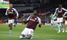 Abraham sauve Aston Villa, douche froide pour Chelsea, Milner et Brighton assurent