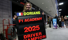 La Française Doriane Pin a remporté l'édition 2025 de la F1 Academy, le championnat de monoplaces réservé aux femmes, le 23 novembre 2025 à Las Vegas ( AFP / Patrick T. Fallon )