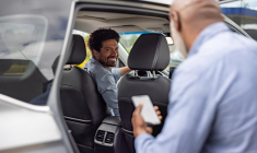 Le covoiturage permet de voyager pour seulement quelques centimes du kilomètre, en France comme à l’étranger! ( crédit photo : Getty Images )