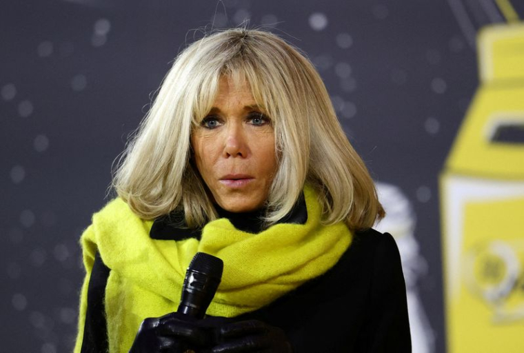 COMME VOUS, J'ATTENDS", DIT BRIGITTE MACRON À PROPOS D'UNE CANDIDATURE DE SON MARI