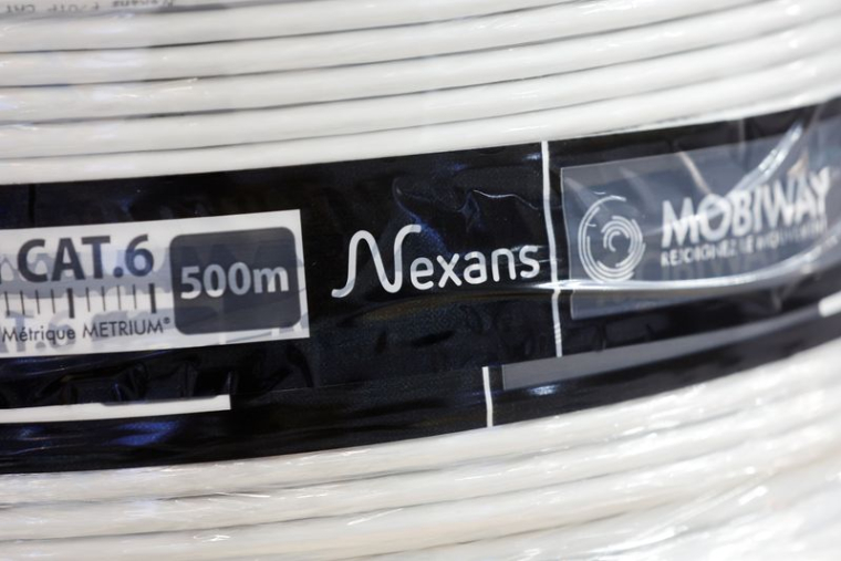 Une bobine de câble de la marque Nexans