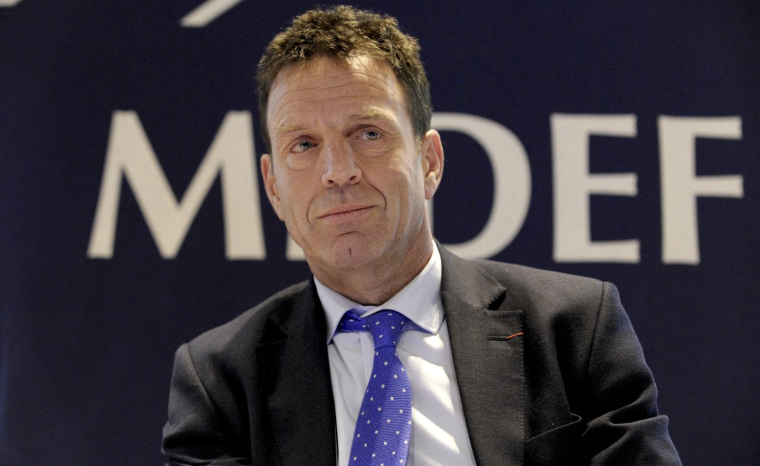 Le président du MEDEF Geoffroy Roux de Bezieux, à l'époque de sa vice-présidence le 4 décembre 2014. ( AFP / ERIC PIERMONT )