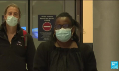 Covid-19 : le variant Omicron progresse, des restrictions renforcées en Europe