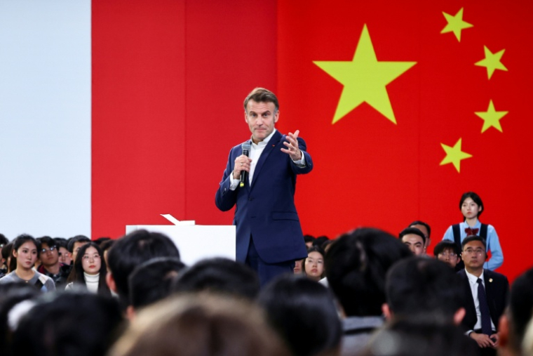 Le président français Emmanuel Macron à l'université de Sichuan, à Chengdu, en Chine, le 5 décembre 2025 ( POOL / Sarah Meyssonnier )