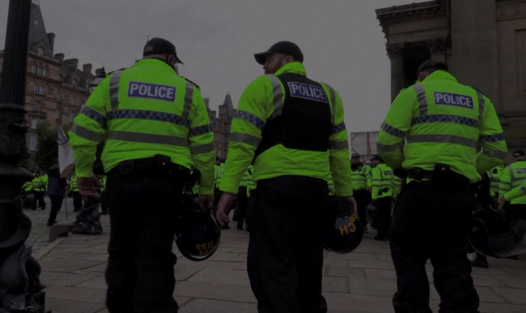 Manifestation de l'extrême droite contre les hôtels hébergeant des demandeurs d'asile