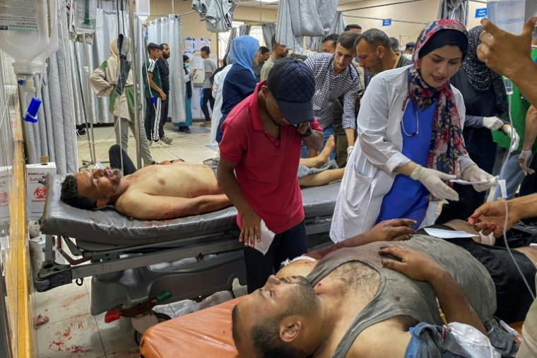 Des Palestiniens blessés à Gaza près d'un centre d'aide sont soignés à l'hôpital de Nasser de Kahn Younès le 17 juin 2025. ( AFP / - )