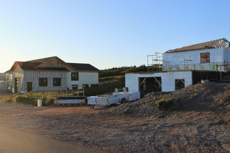 Un village côtier déplacé à Miquelon en raison de l'érosion des côtes le 20 septembre 2026 ( AFP / Ludovic MARIN )