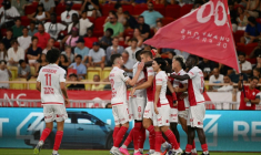 Les joueurs de Monaco se congratulent après le but d'Eric Dier face au Havre, le 16 août 2025 au stade Louis-II ( AFP / Miguel MEDINA )