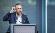 Le chef de file de l'AfD Ulrich Siegmund au congrès de son parti à Magdebourg le 11 avril 2026 ( AFP / RONNY HARTMANN )