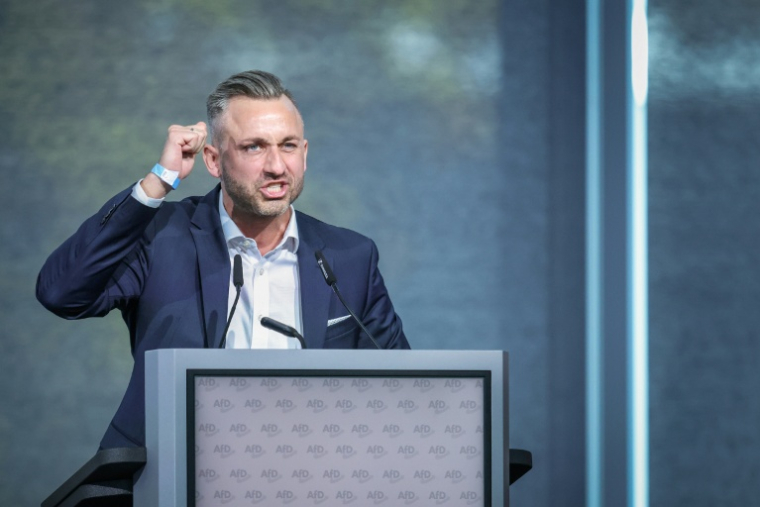Le chef de file de l'AfD Ulrich Siegmund au congrès de son parti à Magdebourg le 11 avril 2026 ( AFP / RONNY HARTMANN )