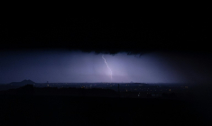 Météo-France a mis fin lundi matin à la vigilance orages et pluie-inondation qui concernait jusque là plusieurs départements du sud-est du pays, après un épisode de violents orages qui a conduit à la mort d'une personne en Saône-et-Loire ( AFP / Sameer Al-DOUMY )