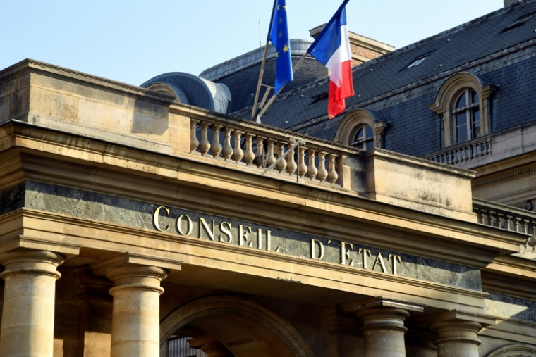 Le Conseil d'Etat a estimé jeudi qu'il n'y avait "plus lieu" de "statuer" sur les trois recours déposés par des syndicats et des députés qui contestaient un communiqué du Premier ministre mi-avril censé faciliter, selon eux, le travail salarié le 1er-Mai dans les boulangeries et chez les fleuristes ( AFP / BERTRAND GUAY )