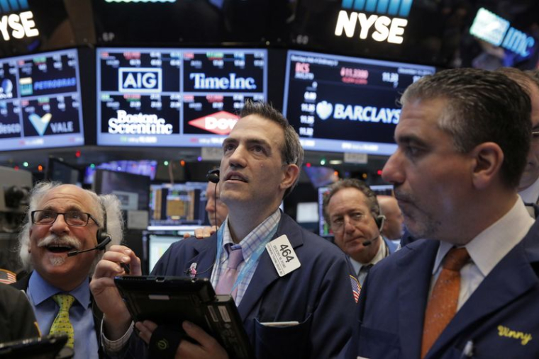 Des traders sur le parquet de la Bourse de New York