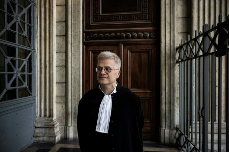L'avocat des victimes du Levothyrox, Christophe Lèguevaques, le 25 juin 2020, à Lyon ( AFP / JEFF PACHOUD )