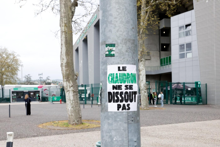 Les joueurs de Saint-Étienne apportent leur soutien aux groupes de supporters