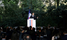 Le président de la République Emmanuel Macron prononce un discours devant la communauté française, à l'ambassade française à Mexico, le 7 novembre 2025 ( AFP / Ludovic MARIN )