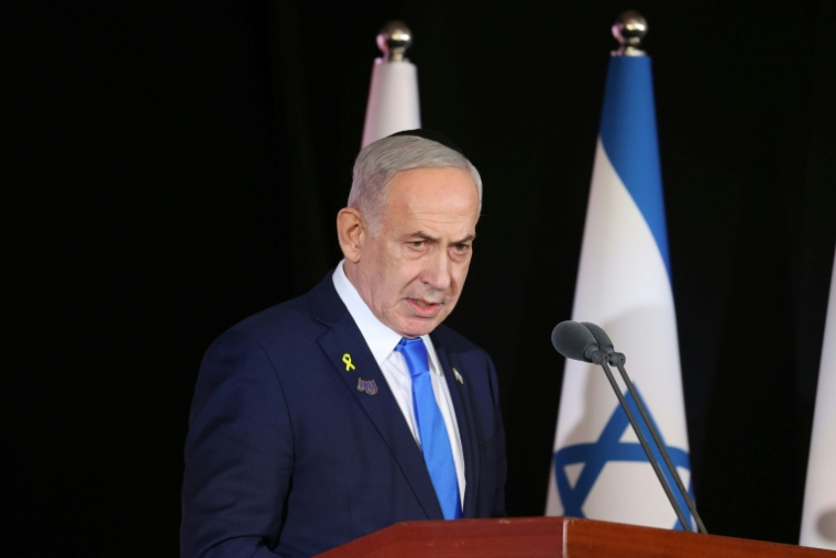 Le Premier ministre israélien Benjamin Netanyahu participe à une cérémonie commémorative nationale pour les soldats tombés lors de la guerre de Gazaau cimetière militaire du mont Herzl à Jérusalem le 16 octobre 2025 ( POOL / Alex KOLOMOISKY )