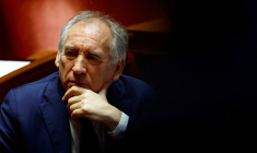 Bayrou table sur un gouvernement ce week-end malgré la "consternation" de certains partis