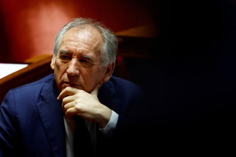 Bayrou table sur un gouvernement ce week-end malgré la "consternation" de certains partis