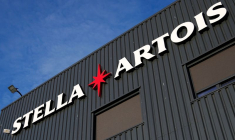 Le logo Stella Artois à la brasserie Anheuser-Busch InBev de Louvain