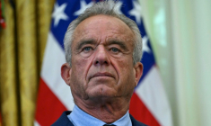 Le ministre américain de la Santé Robert F. Kennedy Jr. à la Maison Blanche, le 16 octobre 2025 à Washington ( AFP / ANDREW CABALLERO-REYNOLDS )