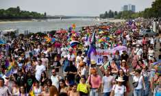 Photo d'archives montrant des gens à la marche des Fiertés de Budapest