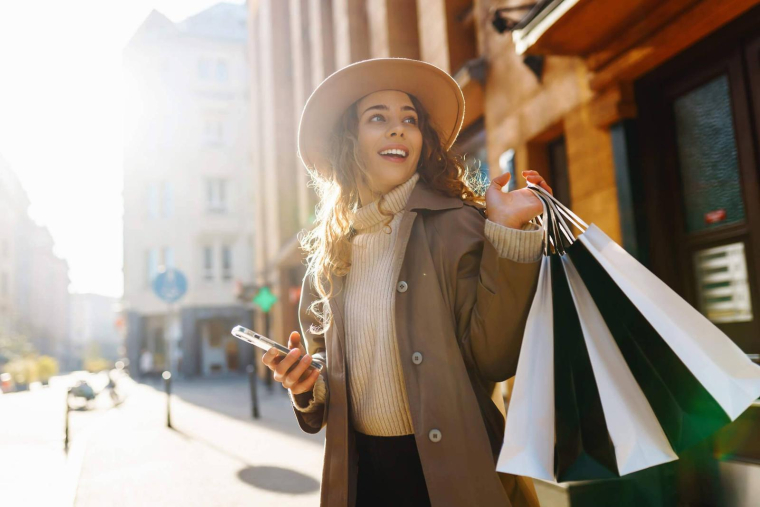 Soldes : droits des consommateurs et règles à comprendre / iStock.com - Maksym Belchenko