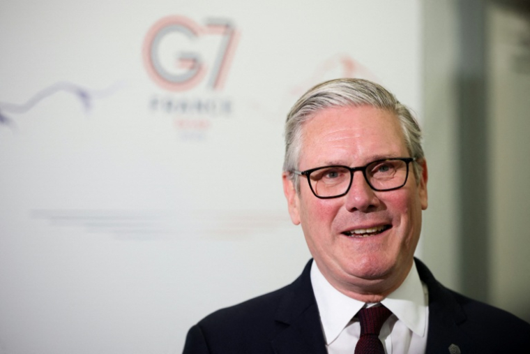 Le Premier ministre britannique Keir Starmer parle à la presse en marge du sommet du G7 à Evian, le 16 juin 2026  ( POOL / Isabel Infantes )