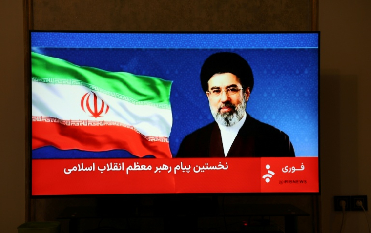 Photo prise à Téhéran montrant le nouveau guide suprême, Mojtaba Khamenei, qui a fait une déclaration elayée par la télévision iranienne le 12 mars 2026 ( AFP / - )