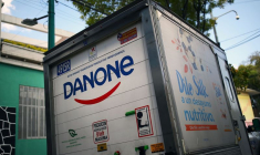 Le logo du groupe alimentaire français Danone sur un camion à Mexico