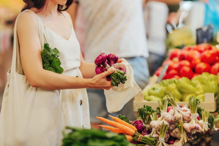 Grandes surfaces ou commerces de proximités ? (Crédits photo : Shutterstock)