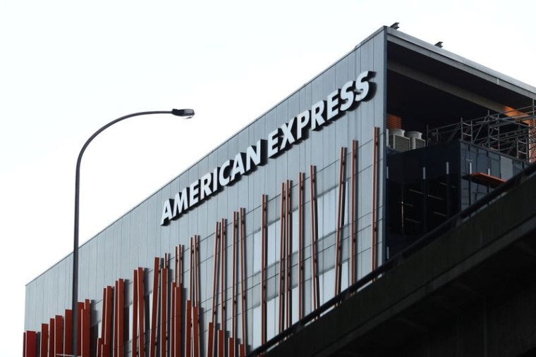 AMEX MANQUE LES ESTIMATIONS AU T3, PLOMBÉ PAR SES PROVISIONS POUR RISQUES DE CRÉANCES