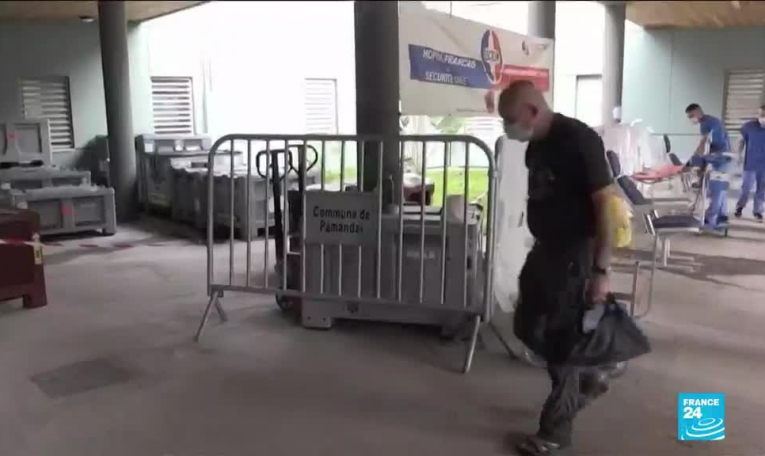 Covid-19 : face à l'afflux de malades, une équipe médicale arrive en renfort à Mayotte