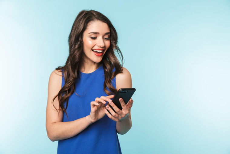 Pour payer moins cher vos frais téléphoniques, adoptez les bons réflexes. crédit photo : Dean Drobot/Shutterstock / Dean Drobot