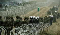 CINQUANTE MIGRANTS SONT ENTRÉS EN POLOGNE VIA LA BIÉLORUSSIE, SELON LA POLICE POLONAISE