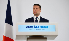 Le président du parti d'extrême droite français RN Bardella présente ses vœux de bonne année à la presse à Paris
