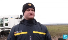 Guerre en Ukraine : des opérations de déminage à l'aide d'un véhicule spécial