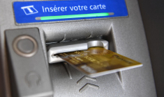 "La négligence grave du client libère la banque de tout partage de responsabilité", estime la Cour de cassation ( AFP / FRED TANNEAU )