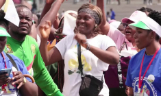 Cameroun: le pape Léon XIV arrive au stade de Douala en papamobile