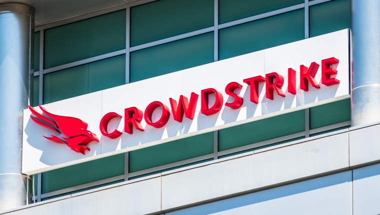 Le logo de Crowdstrike, sur un des sites du groupe. (Crédits: Adobe Stock)