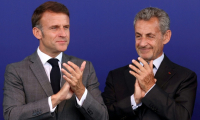 Emmanuel Macron (g) et Nicolas Sarkozy lors de l'inauguration du terminus de la ligne 14 du métro parisien, à Saint-Denis, le 24 juin 2024 ( POOL / Yves Herman )
