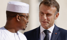 Mahamat Idriss Déby et Emmanuel Macron à Villers-Cotterêts, le 4 octobre 2024. ( AFP / LUDOVIC MARIN )