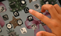 L'Indonésie a annoncé vendredi l'interdiction à compter du 28 mars de l'accès aux réseaux sociaux aux jeunes de moins de 16 ans ( AFP / Saeed KHAN )