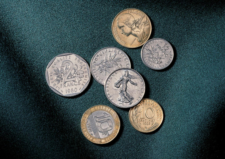Les pièces et billets en francs peuvent avoir de la valeur pour les collectionneurs.