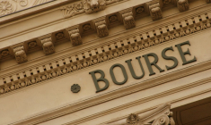 Découvrez dans cet article ce qu'est un dividende, quel est l'impact du détachement du coupon sur le cours de Bourse des actions, comment calculer un dividende et quelle est sa fiscalité.