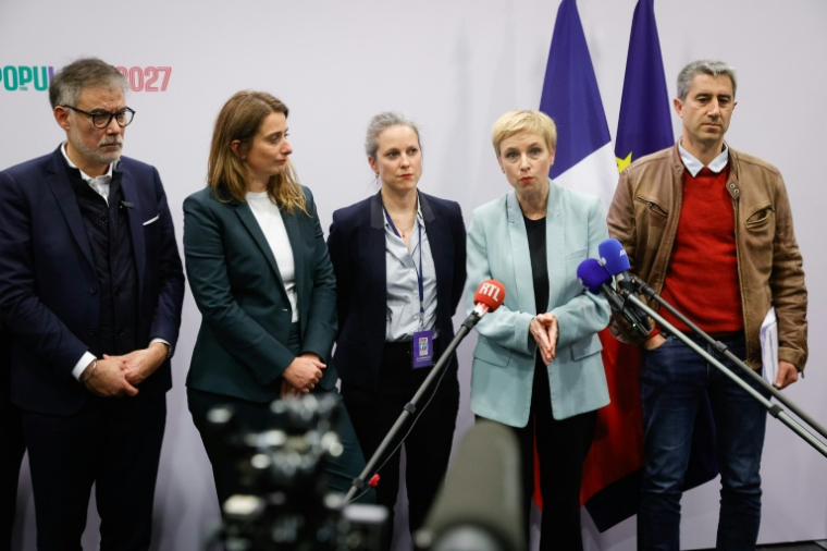 Olivier Faure, Marine Tondelier, Lucie Castets, Clémentine Autain et François Ruffin lors d'une conférence de presse le 15 novembre 2025 à Trappes, dans les Yvelines ( AFP / GEOFFROY VAN DER HASSELT )